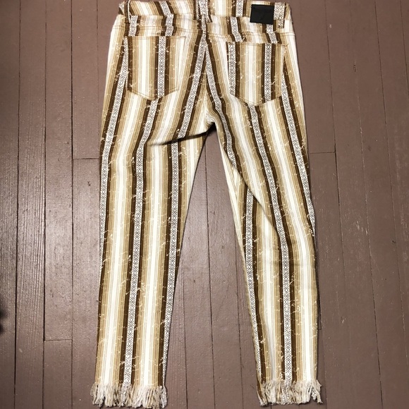 Lucky & Blessed Aztec Patteren Mid Rise Ankle Skinny Jean - Picture 9 of 9